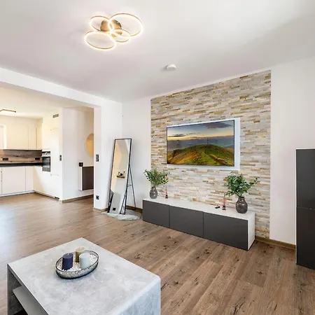 Alpine Living 154 - By Mynests *